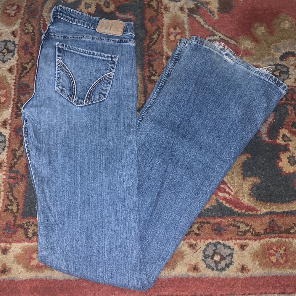 Hollister Low Rise Cali Flare Medium Wash Jeans Size 1R